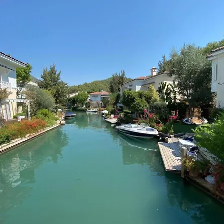 فيلة Sea Canal Townhouse